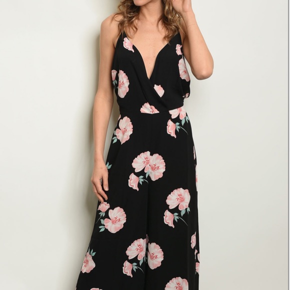 CLEARANCE ‼️BLACK FLORAL - JUMPSUIT - Picture 2 of 3